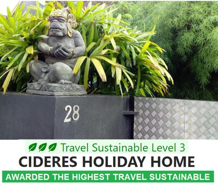 Cideres Holiday Home Majalengka Exteriör bild